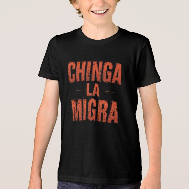 Chinga La Migra Shirt - Protest & Activism med fet T (Framsida)