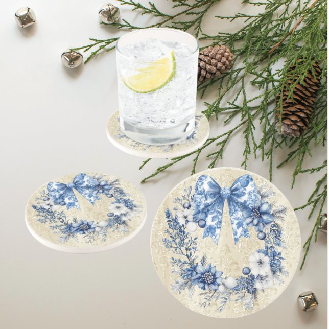 Chinoiserie Blå Vit Julkrans  Underlägg (Elegant blue and white holiday chinoiserie wreath on antique faded damask background. )