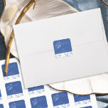 Chinoiserie Blue Elegant Blommigt Bröllop Fyrkantigt Klistermärke<br><div class="desc">Blyklistermärken för personlig av kiniserie med botanisk utformning av elegantens blå och vita vintage. Perfekt för kuvertförseglingar och gynna förpackningar. Fintvätt och romantisk blommigt, med grenar av ro och naturfåglar och en färg palett i skuggor av blått inspirerad av rosterisk fransk, chic chinoiserie porcelain, ofruktsam potterie, georgier, nöd och segerska...</div>