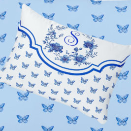 Chinoiserie Blue White Butterfly Ro Monogram Prydnadskudde