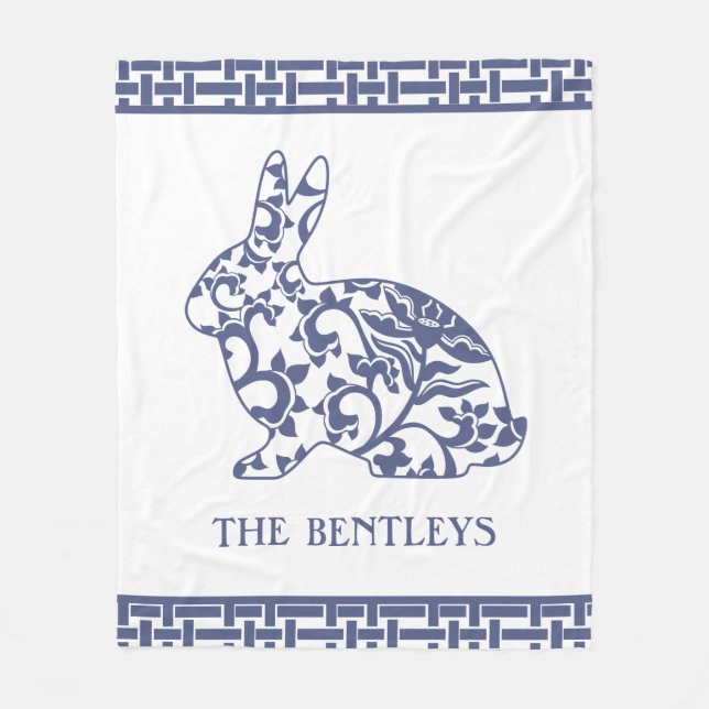 Chinoiserie Bunny Rabbit Fleece Blanket (Framsidan)
