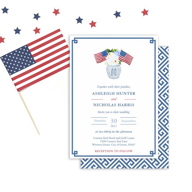 Chinoiserie-Chicen juli 4:e Rött vitt blått Bröllo Inbjudningar (Elegant Chinoserie Red White And Blue Wedding Invitation Featuring Ginger Jar And Greek Key Backer)
