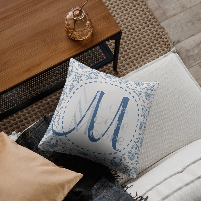 Chinoiserie Delft Blue Monogram ・ Anpassningsbar Kudde (Skapare uppladdad)