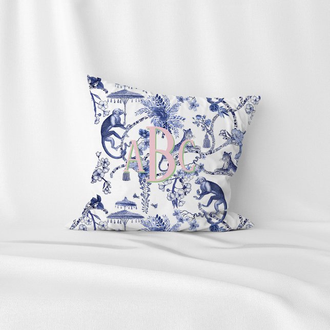 Chinoiserie Jungle Toile | Blått och vitt monogram Kudde (Skapare uppladdad)
