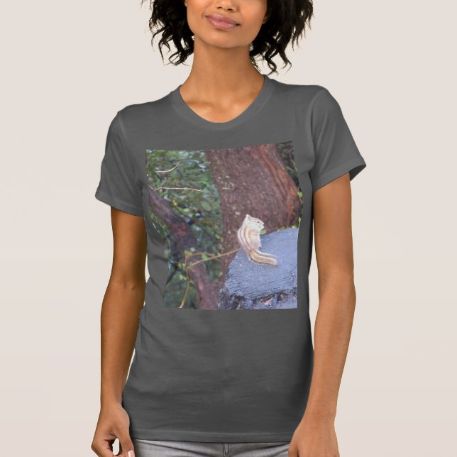 Chipmunk på en Träd-stump T Shirt (Framsida)