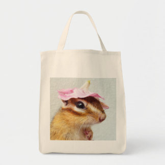 Chipmunk wears flower hat tygkasse