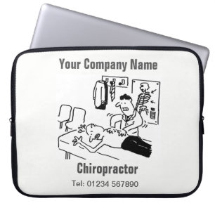Chiropraktor behandlar en patientverkande Tecknad Laptop Sleeve