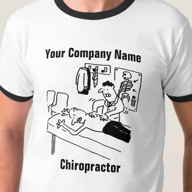 Chiropraktor behandlar en patientverkande Tecknad. T-shirt (Skapare uppladdad)