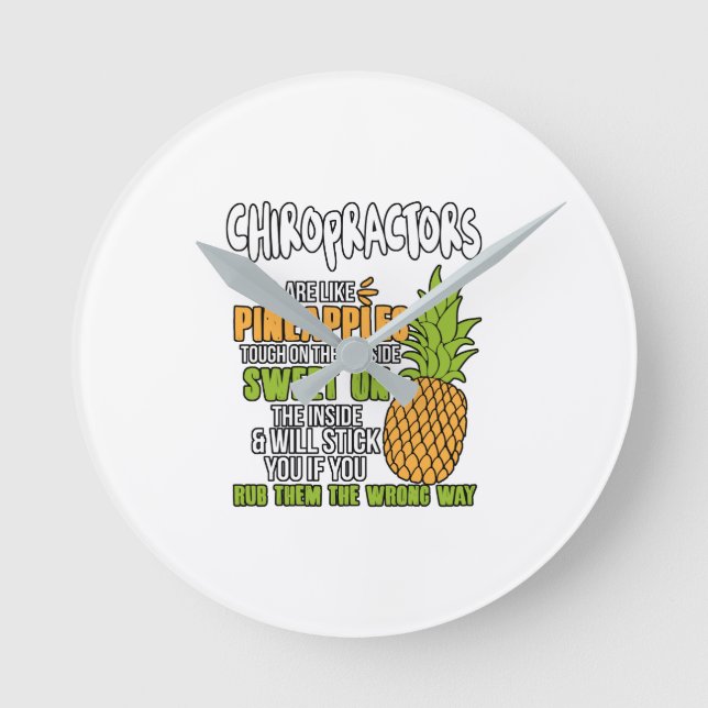 Chiropraktorer är som ananas. rund klocka (Framsida)