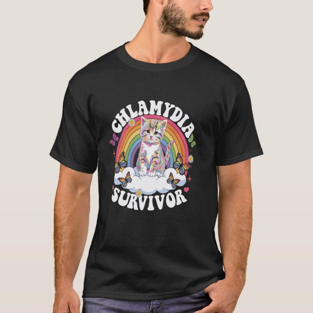 Chlamydia överlevande katt meme regnbåge män vuxen t shirt (Framsida)