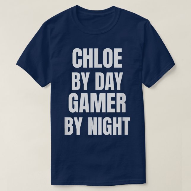 Chloe by Day Gamer by night T-Shirt (Design framsida)