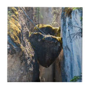 Chockstones i Maligne Canyon - Alberta, Kanada Kakelplatta