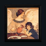 Chocolate Angel Fransk Antique Smyckeskrin<br><div class="desc">Hett Chocolate Angel Antique Illustration - Denna vackra ängel häller det bästa chokladgoet åt en vintage tjej. Bilden är antik reklam för Fransk Chocolate. En gammaldags ängel som häller underbar choklad åt ett barn. Detta är perfekten till en vintage choklad älskare, vare sig chokladen är i form av choklad eller...</div>
