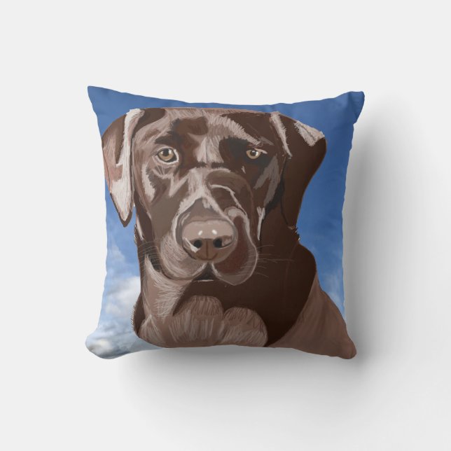 Chocolate Brown Labrador mot blå himmel Kudde (Framsida)