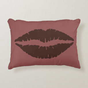 Chocolate Brown Lipstick Skriv ut på Rosy Brown Prydnadskudde