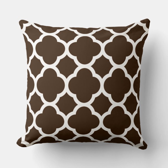 Chocolate Brown och White Quatrefoil Mönster Kudde (Framsida)