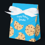 Chocolate Chip Cookie Kids 1st Birthday Party Blue Presentaskar<br><div class="desc">De här hemska modet, färglösa, söta chokladkakor chip födelsedagsfest inbjudan är perfekt för ett barn 1:a födelsedag firande! Anpassa texten för att göra den till en egen. Det moderna synsättet och känslan är det perfekt sättet att fira er lilla som kärlek mjölk och choklad chip kakor på sin första födelsedag!...</div>