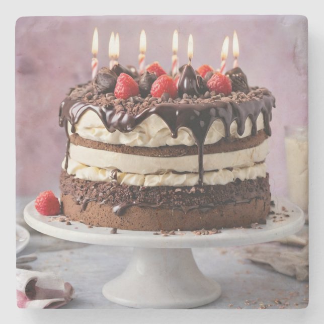 Chocolate Cream Birthday Cake with Strawbär Stenunderlägg (Framsidan)