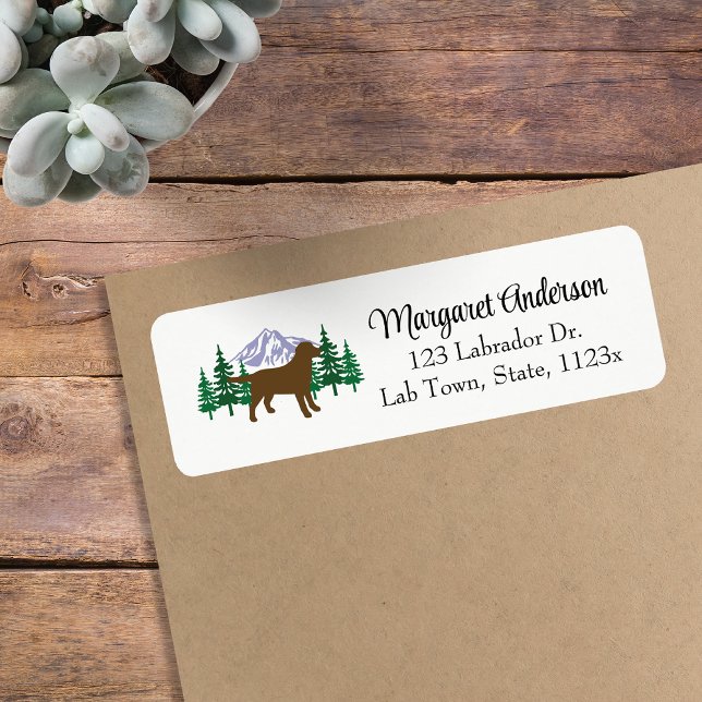 Chocolate Labrador Evergreen Returadress Etikett (Chocolate Labrador Outline Evergreen Design Return Address Labels for Labrador Owners.  Silhouette.)