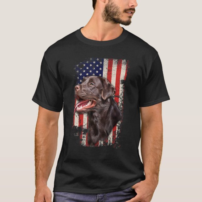 Chocolate Labrador Labs Patriotic American Flagga  T Shirt (Framsida)