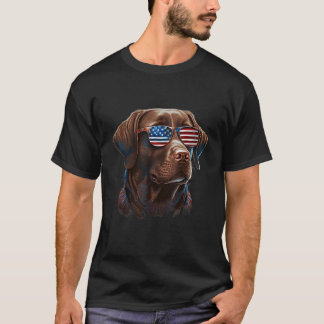 Chocolate Labrador med amerikansk solglasögon på T Shirt