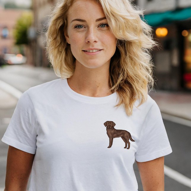 Chocolate Labrador Retriever Art Cute Lab Porträtt T Shirt (Please note: This image is a digital mockup.)