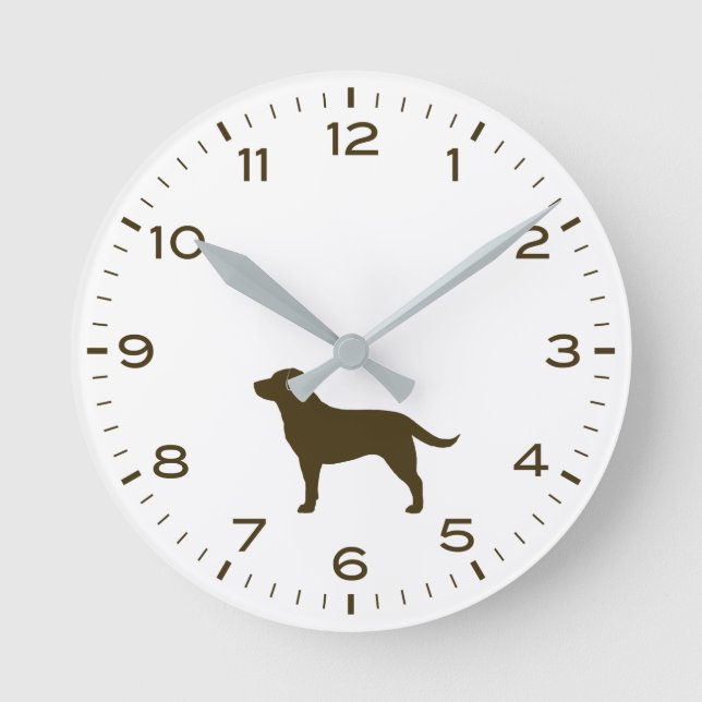 Chocolate Labrador Retriever Hund Silhouette Rund Klocka (Framsida)
