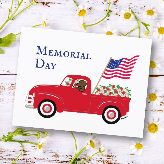 Chocolate Labrador Röd lastbil minnesdag Vykort (Chocolate Labrador Memorial Day Postcard for Labrador Owners.  The US Flag and Red Truck design.)