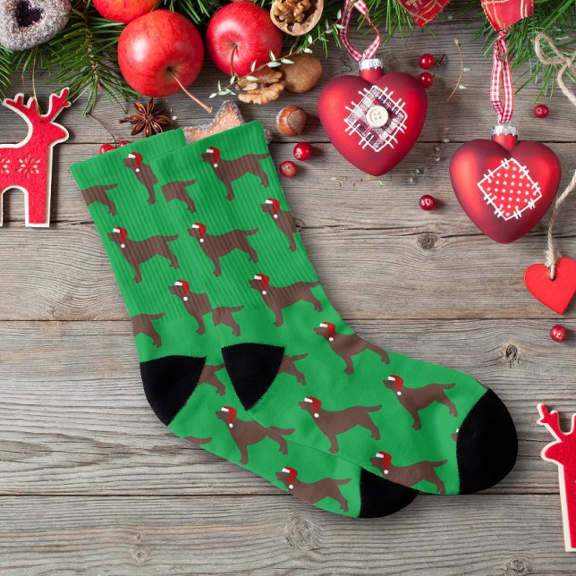 Chocolate Labrador Silhouette juljul Strumpor (Chocolate Labrador Silhouette Santa Hat Design Christmas Socks for Chocolate Labrador Owners.  )