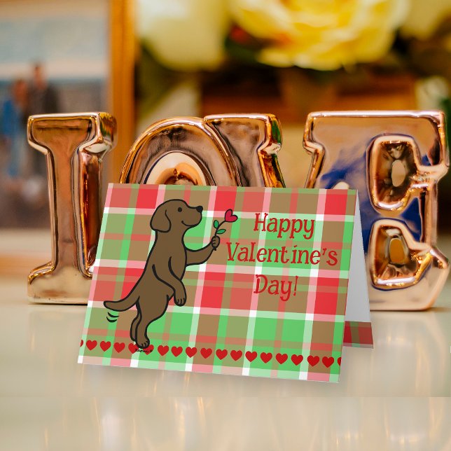 Chocolate Labrador Tiny Heart Flower Valentine Helgkort (Chocolate Labrador Tiny Heart Flower Valentine's Day Cards for Labrador Owners.  Sweet cartoon art.)