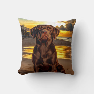 Chocolate Labrador vid Sunset Kudde