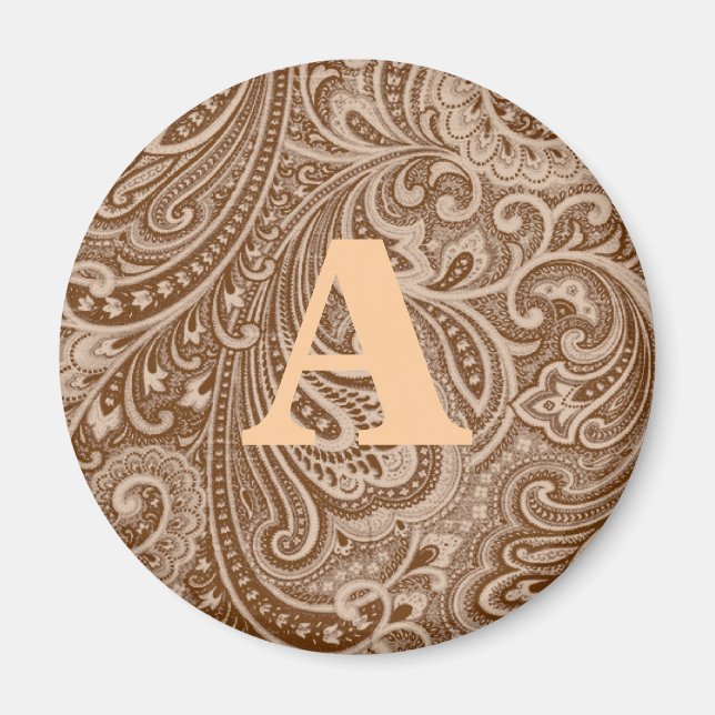 Chocolate paisley monogram magnet (Framsidan)