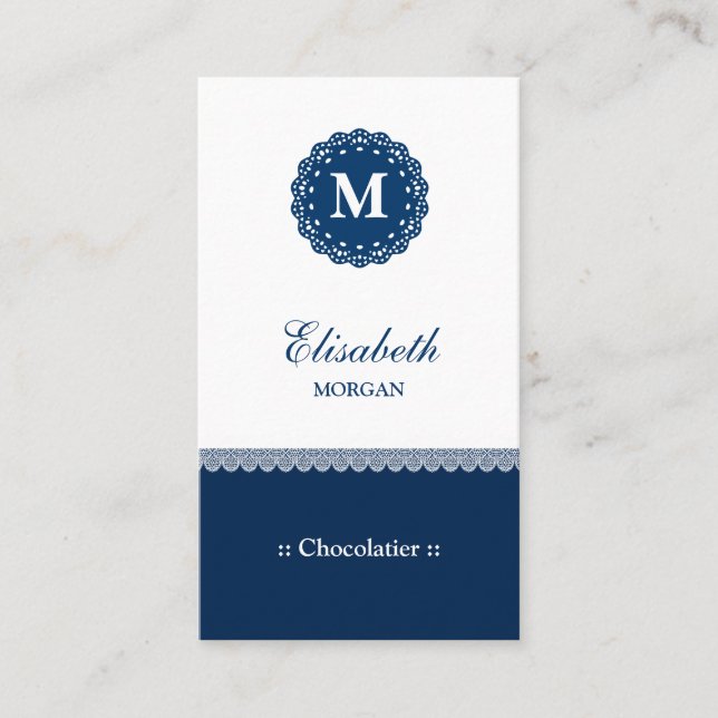 Chocolatier Elegant Blue Snöre Monogram Visitkort (Framsida)