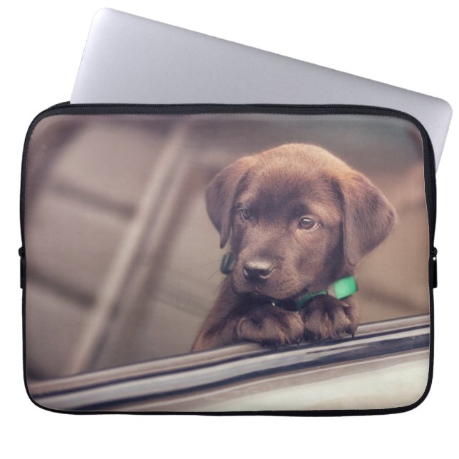 Choklad Labrador-valpen i bil Laptop Fodral (Framsidan)