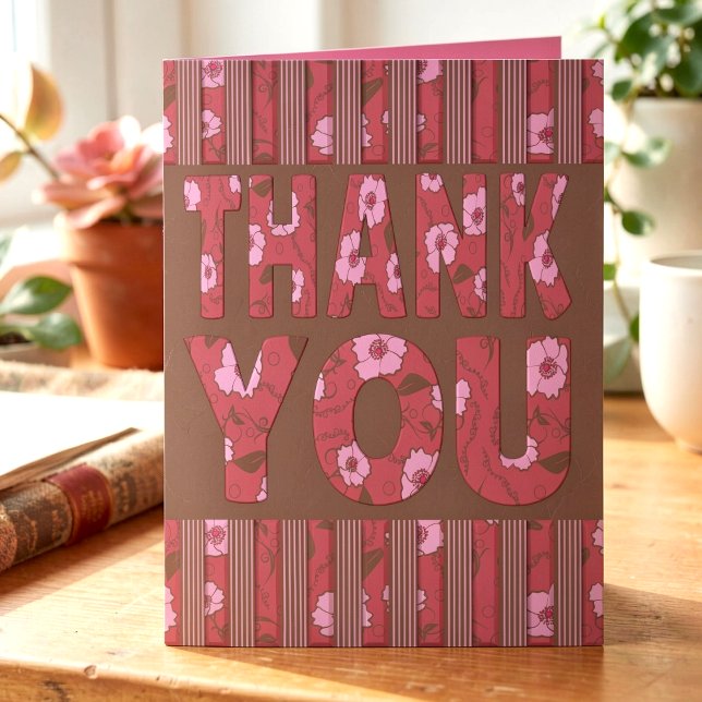 Choklad & Rosa Blommor Och Ränder Tack Kort (Bold text filled with pink flowers, vines and leaves, topped by stripped borders top & bottom.)