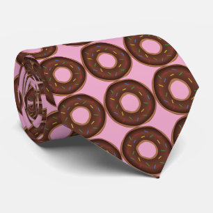 chokladdonuts. Rosa bakgrund Slips