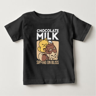 Chokladmjölkdrickande i lycka – Kawaii Kattmat T Shirt
