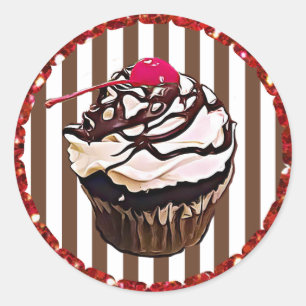 Chokladmuffin med körsbärsröda klistermärkear runt klistermärke