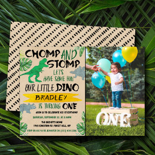 Chomp & Stomp! Dinosaur Boys 1:a födelsedagsfoto Inbjudningar