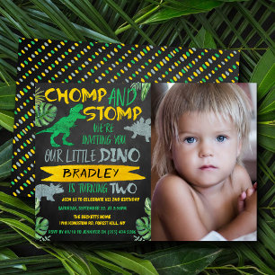 Chomp & Stomp! Dinosaur Boys 2:a födelsedagsfoto Inbjudningar
