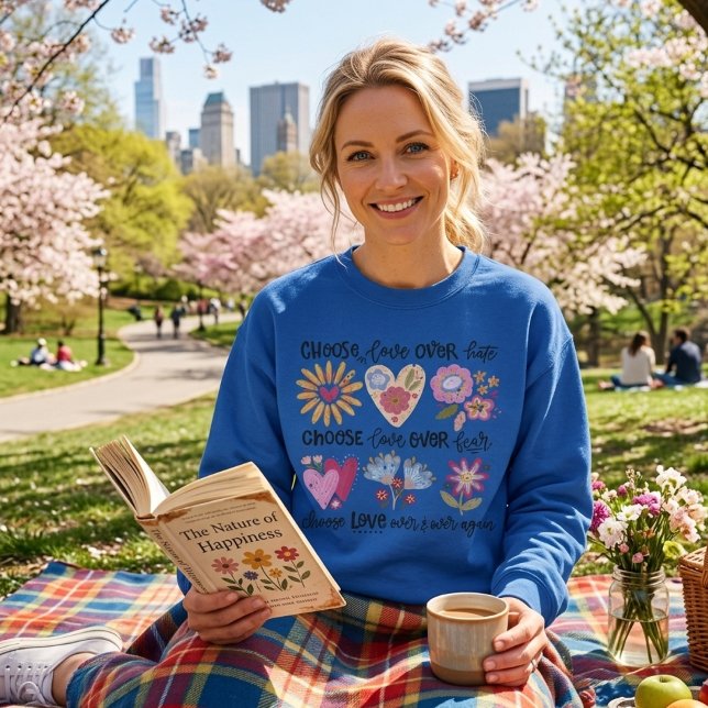 Choose love over hate. Choose love over fear. T Shirt (Skapare uppladdad)