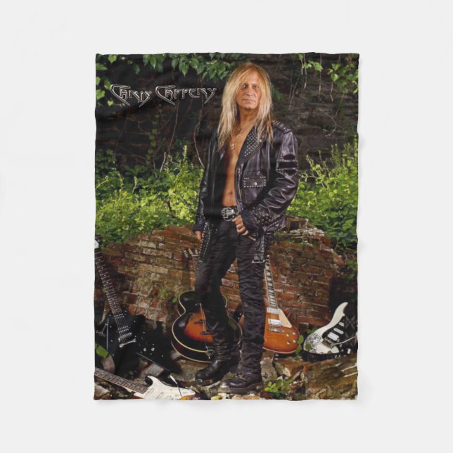 Chris Caffery står med Guitars Fleece Blanket (Framsidan)