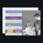 Chrismukah Photo Silver Guld Colorful Rand Julkort<br><div class="desc">Lägg till ditt foto till det här blandade familjekortet Chrismukah helgdag i ett modernt stil av färgstarkt blått, lila och lätt grått rand med accenter från silver och guld. Merry Lycklig Chrismukkah! Byt ut familjefotoinnehavaren i ställe mot ett eget foto för ett kort av personlig. Utformningen av Menorah, guld, Julgran...</div>