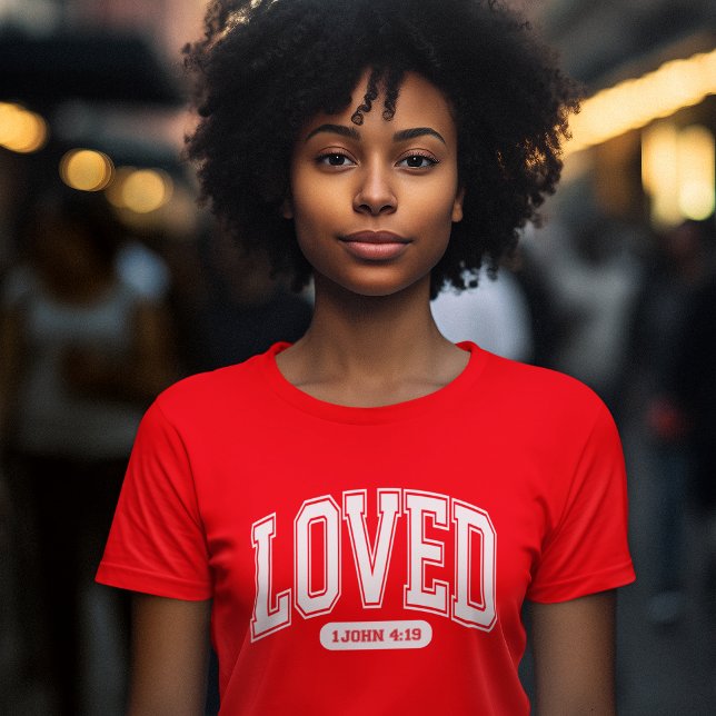 CHRIST Valentine Scripture Kvinnor Red T Shirt (Skapare uppladdad)