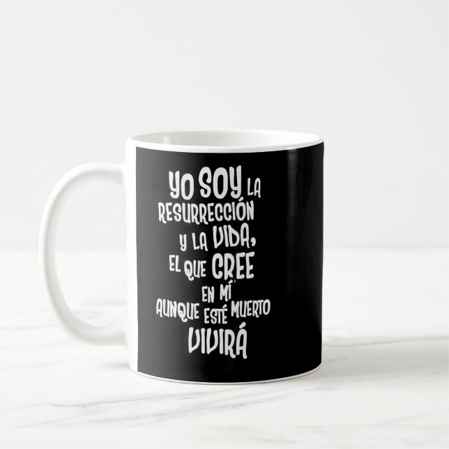 Christian Bible Verse Quote John 11 25 Spanska Kaffemugg (Vänster)