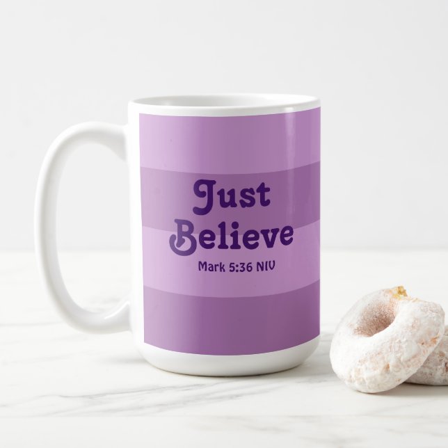 Christian Faith tror bara Bible Verse Lila Kaffemugg (Med munk)