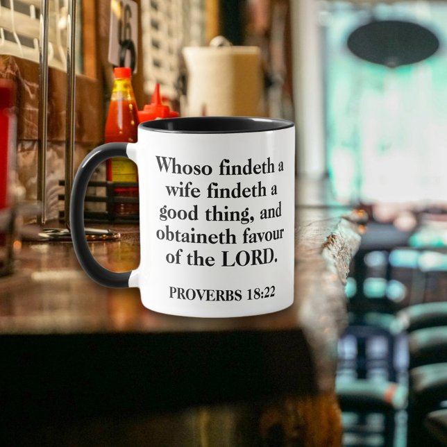Christian Giftermål Proverbs 18:22 Monogram Mugg (Skapare uppladdad)