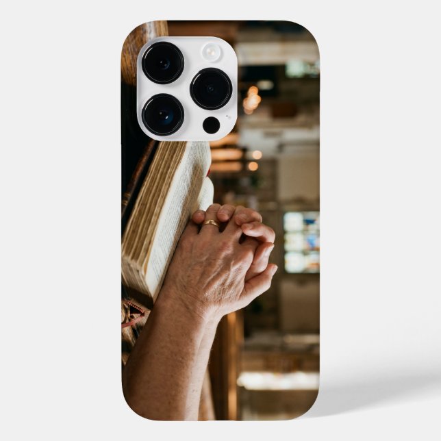 Christian Praying Hands on Bible iPhone Case (Baksida)