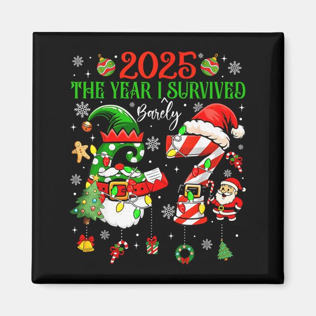 Christmas 2025 The Year I Barely Survived Six Seve Magnet (Framsidan)