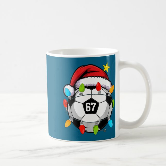 Christmas 67 Meme Soccer Ball Santa Hat Funny Xmas Kaffemugg (Höger)